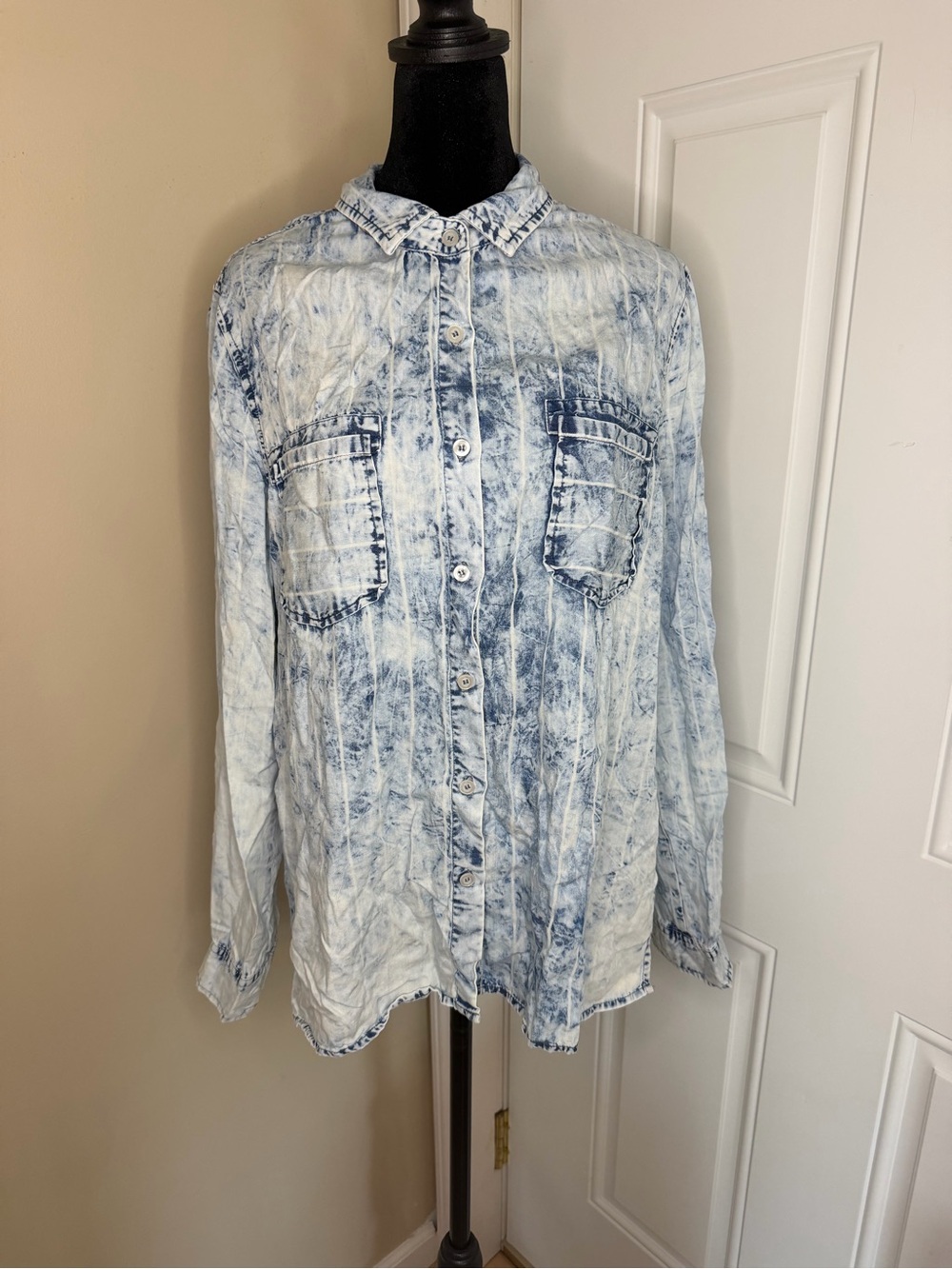 Billy T Split Back Shirt Womens L Acid Wash Soft Lyocell Pinstripe Button Down